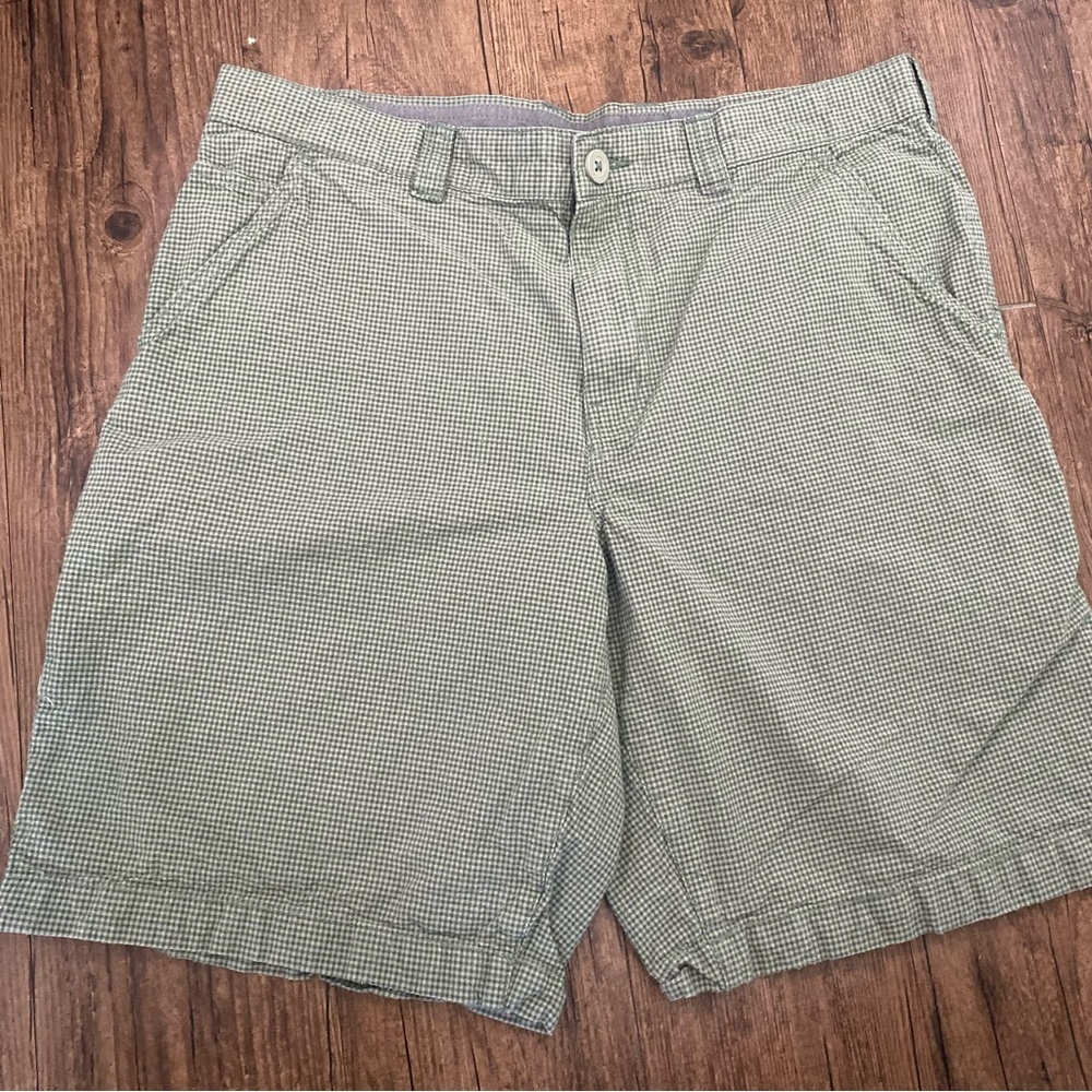 Columbia Men's Green Checkered Flat Front Shorts